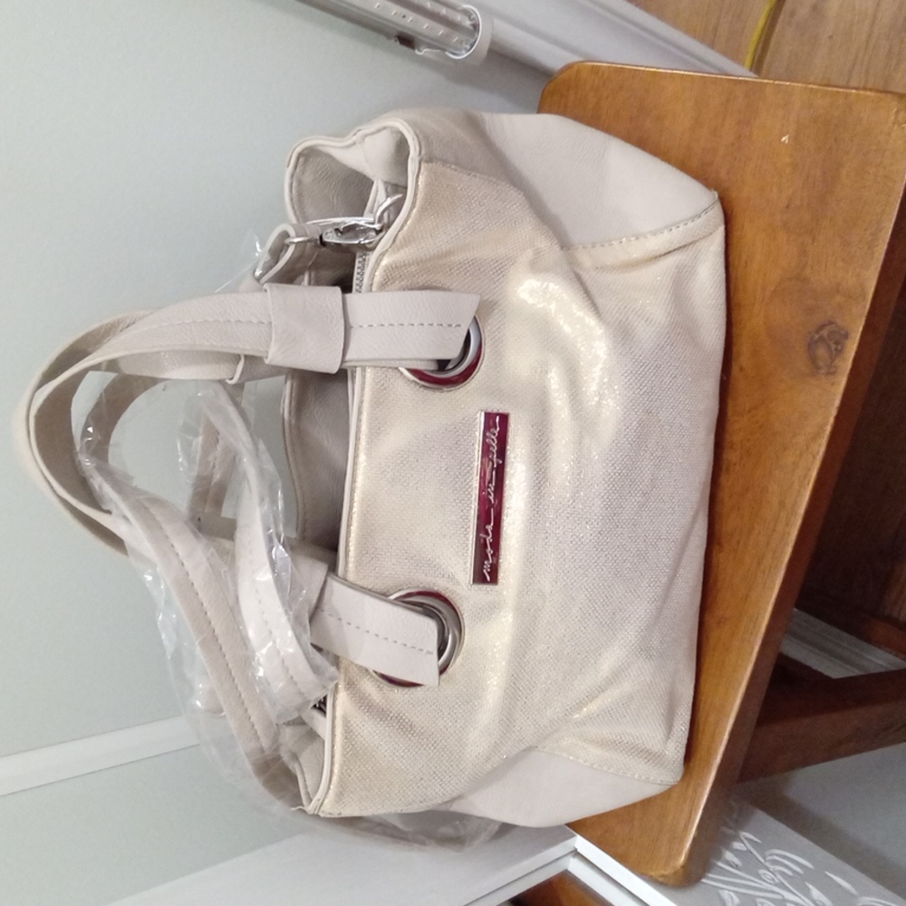 Moda in pelle handbag gold and metallic new with plastic wrapping still on